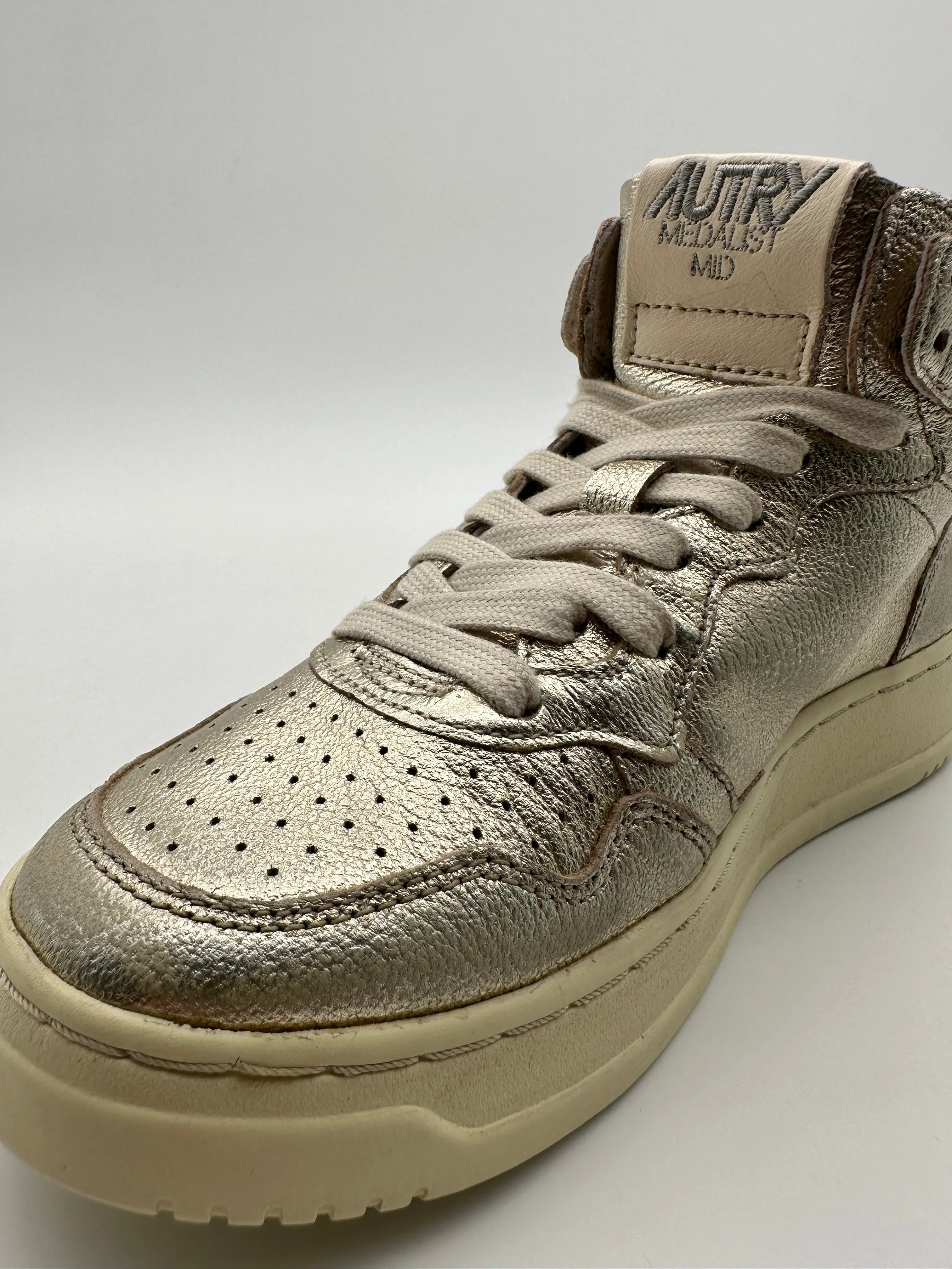Autry Mid Sneakers