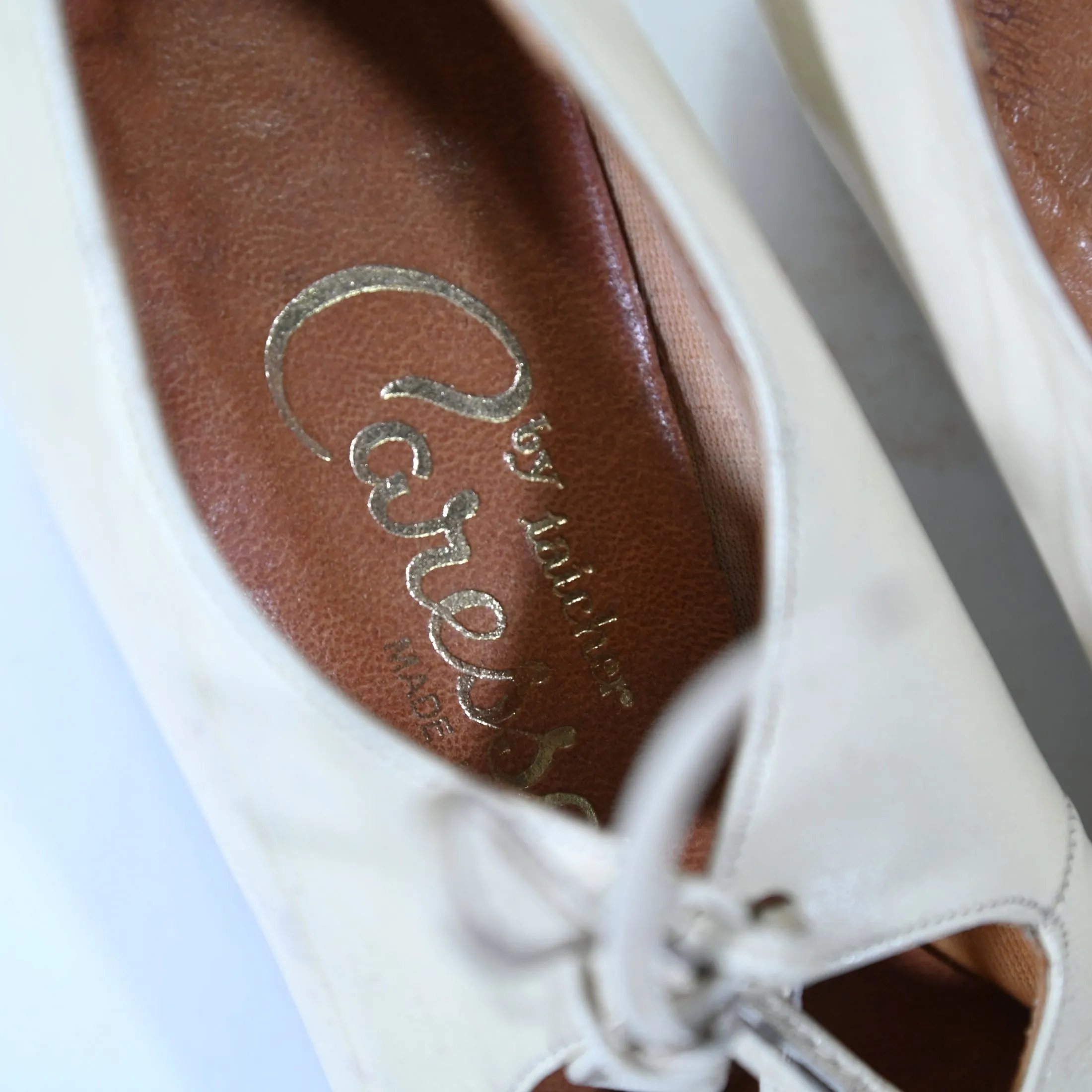 SOLD Vintage 60s Cream Leather MOD Lace Up Shoes, by Caressa SZ 6 1/2