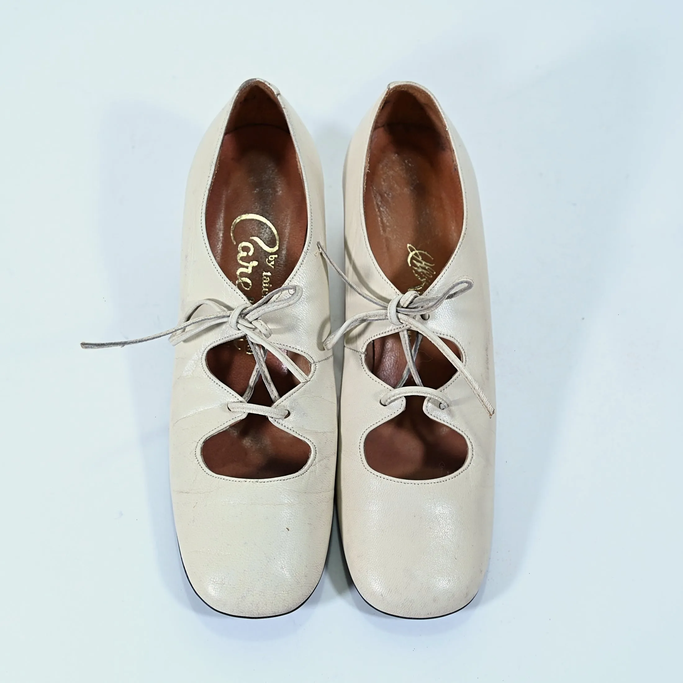 SOLD Vintage 60s Cream Leather MOD Lace Up Shoes, by Caressa SZ 6 1/2