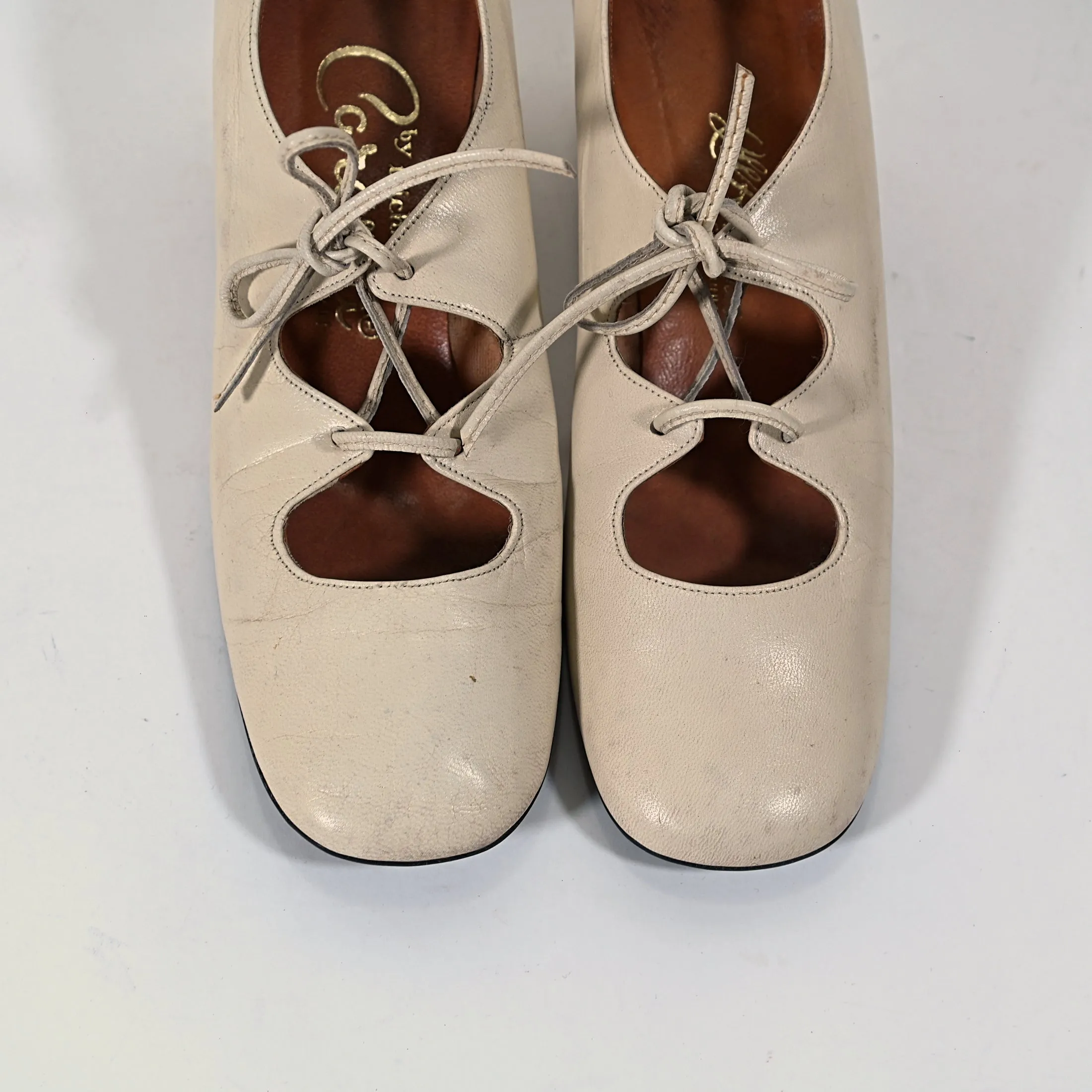 SOLD Vintage 60s Cream Leather MOD Lace Up Shoes, by Caressa SZ 6 1/2